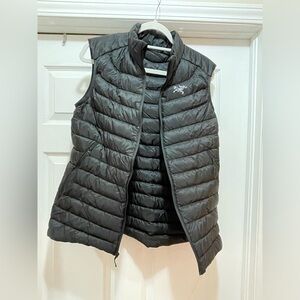 Arcteryx Black Women’s Cerium Down Vest - size Large